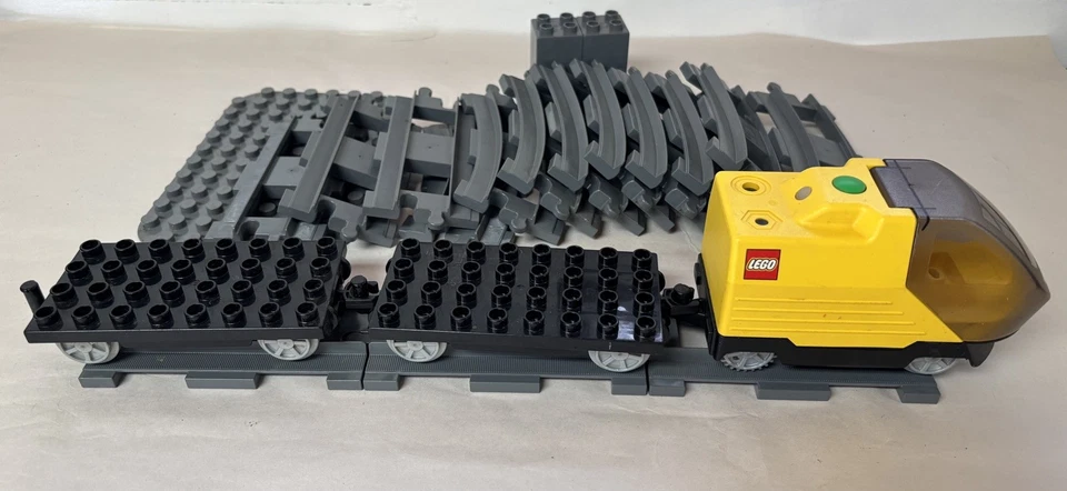 LEGO DUPLO Tren Pistas y Tren Camas Planas Motor Roto  Foto 2 de 2