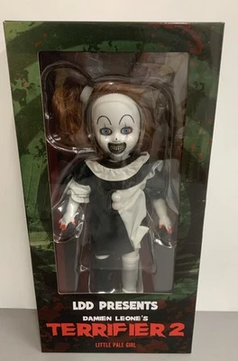 MEZCO TOYZ Mezco Living Dead Puppe Presents Terrifier 2 Little Pale Girl
