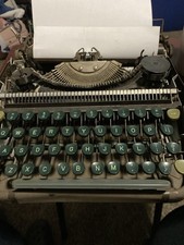 Vintage Typewriter thumbnail