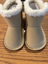 Infant GIRL BOOTS 3-6M NWT Carter's Tan Faux Fur/Leather 5x2.5" 3.5" tall Warm 