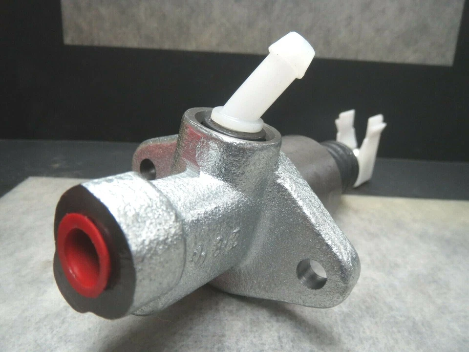 Cilindro maestro de embrague para Volkswagen Passat Corrado Hecho en UE - ¡Envío rápido! Foto 3 de 4