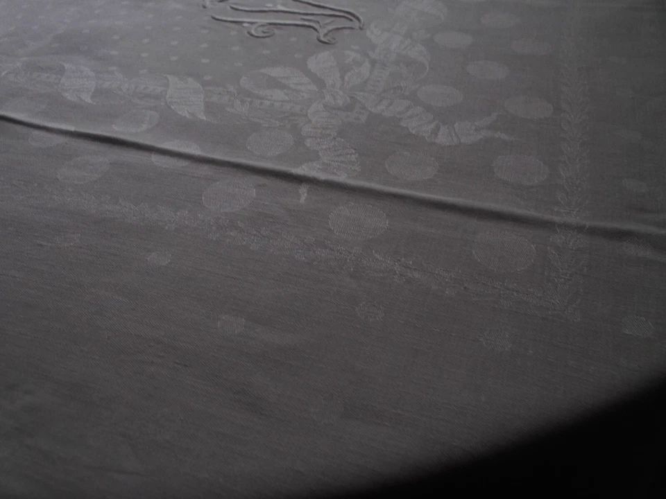 Service de table XXe damassé à motif placé nappe 2m95 x 1m68 + 12 serviettes - Photo 2/4