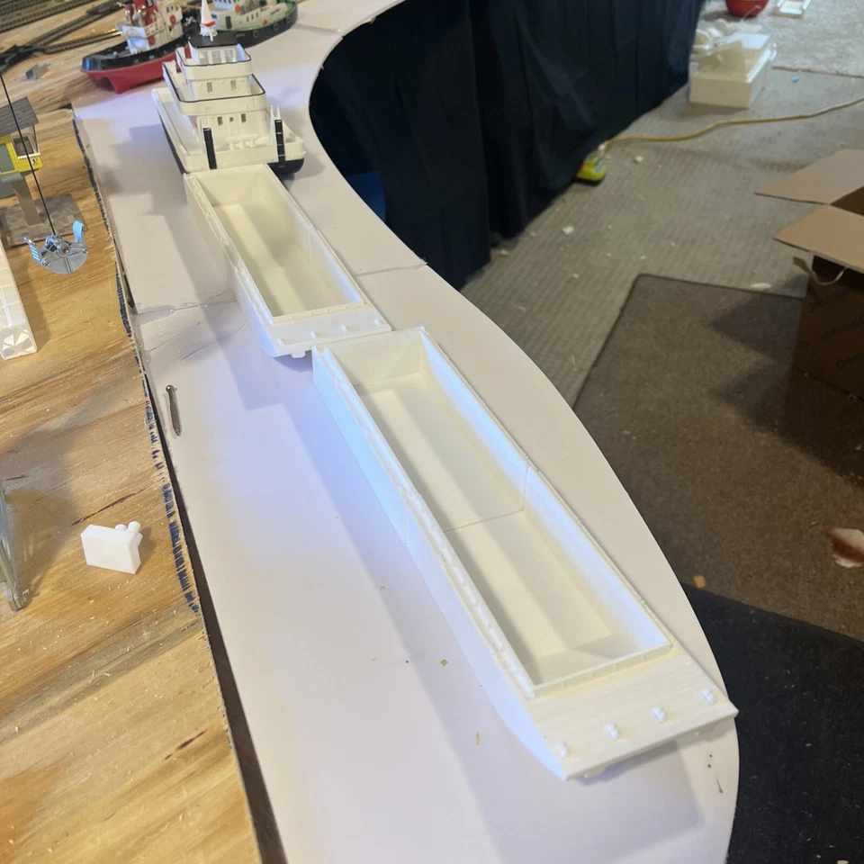 0 Scale River Tow Boat with 4 barges Unpainted, unassebled - Image 2 of 4