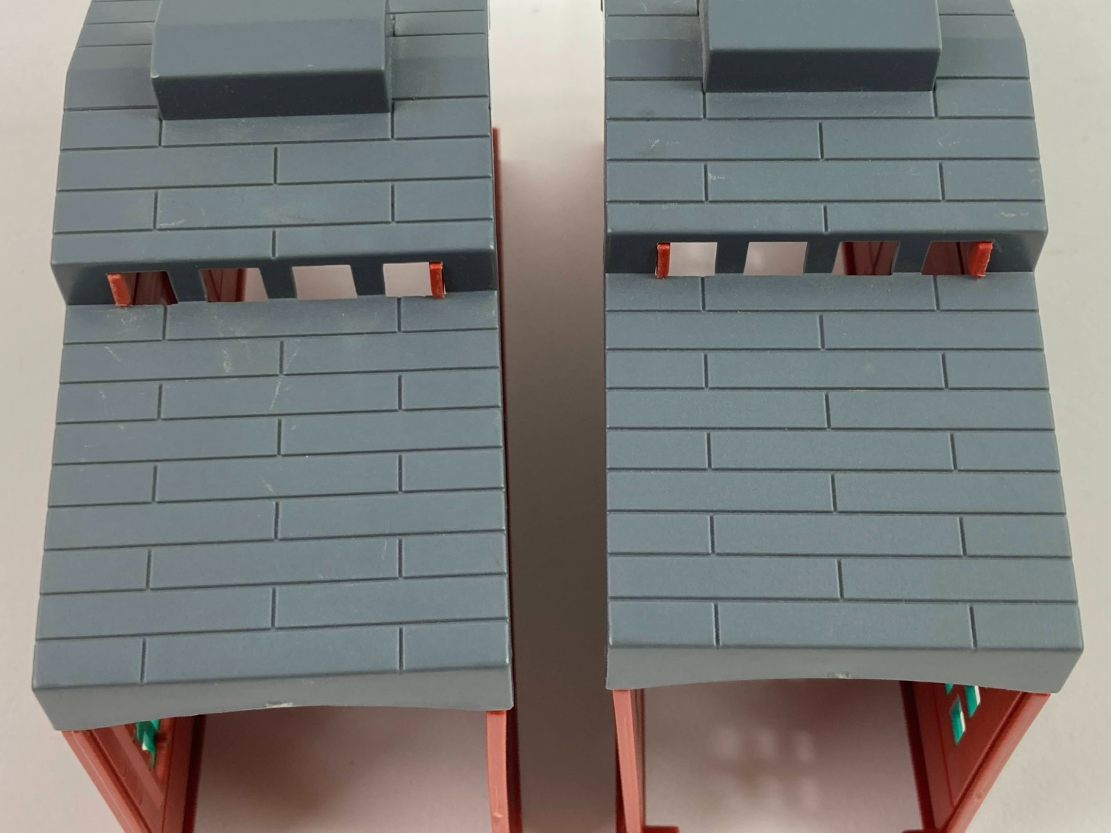 Set of 2 Engine Shed Station Tunnels Thomas & Friends TOMY Trackmaster 2004