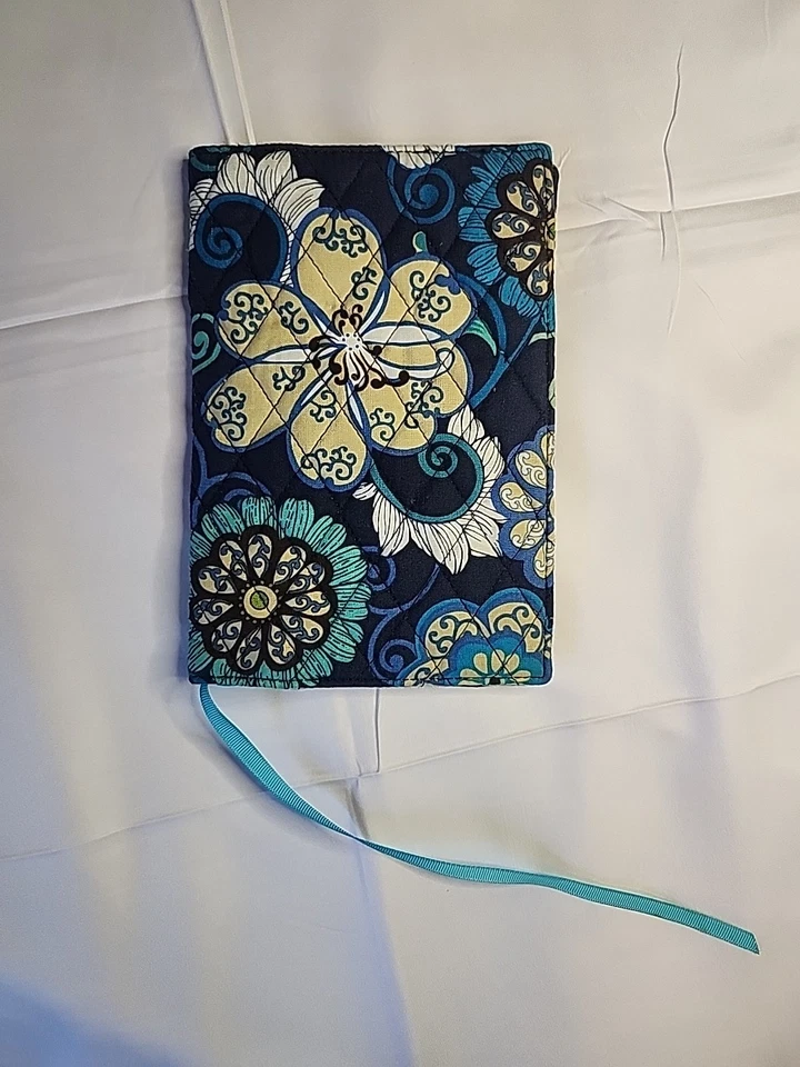 Vera Bradley Book Cover in Retired Mod Floral Blue Pattern - Image 2 of 4