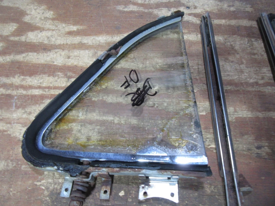 Chevrolet Styleline 1949 1950 sedán puerta ventilación ventana marco vidrio molduras piezas Foto 3 de 4