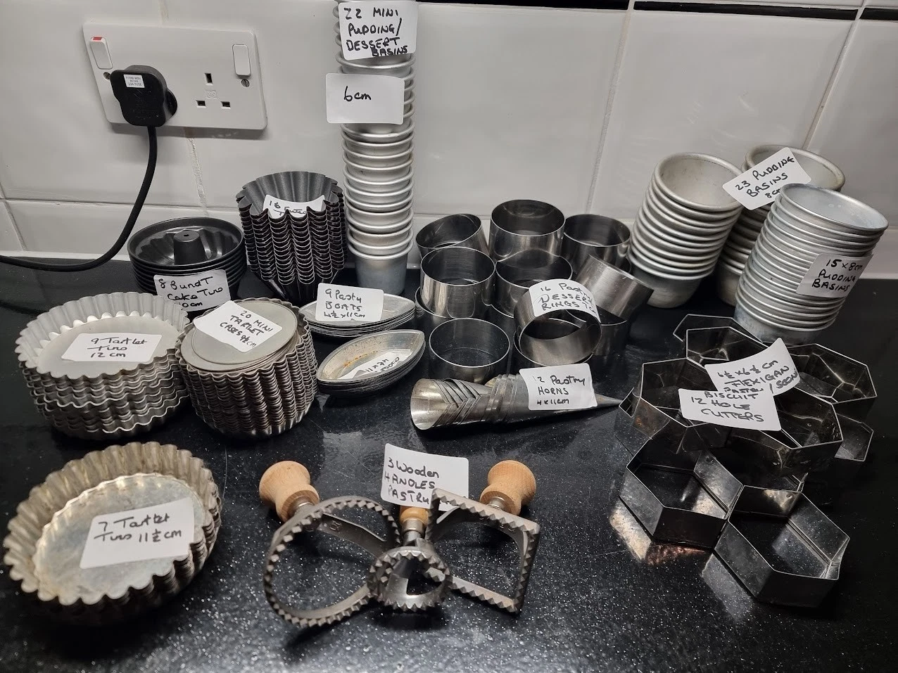 HUGE BUNDLE PROFFESSIONAL BAKEWARE would suit an OUTSIDE CATERER OR RESTAURANT