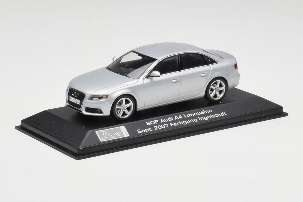 5010704113 Audi A4 B8 Quattro Ice Silver Minichamps 1/43 UK
