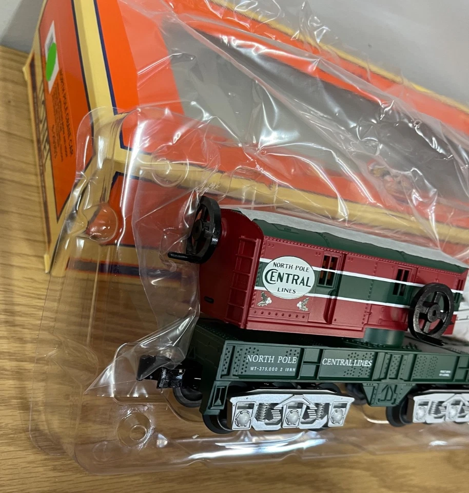Lionel 6-29303 Christmas North Pole Central 6-Wheel Crane Car O Gauge Toy Train - Image 3 of 4