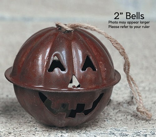 3 piezas Campanas de estaño oxidadas PUMPKIN Jingle Jack-O-Lantern 2" diámetro - Adornos de otoño - Imagen 2 de 2