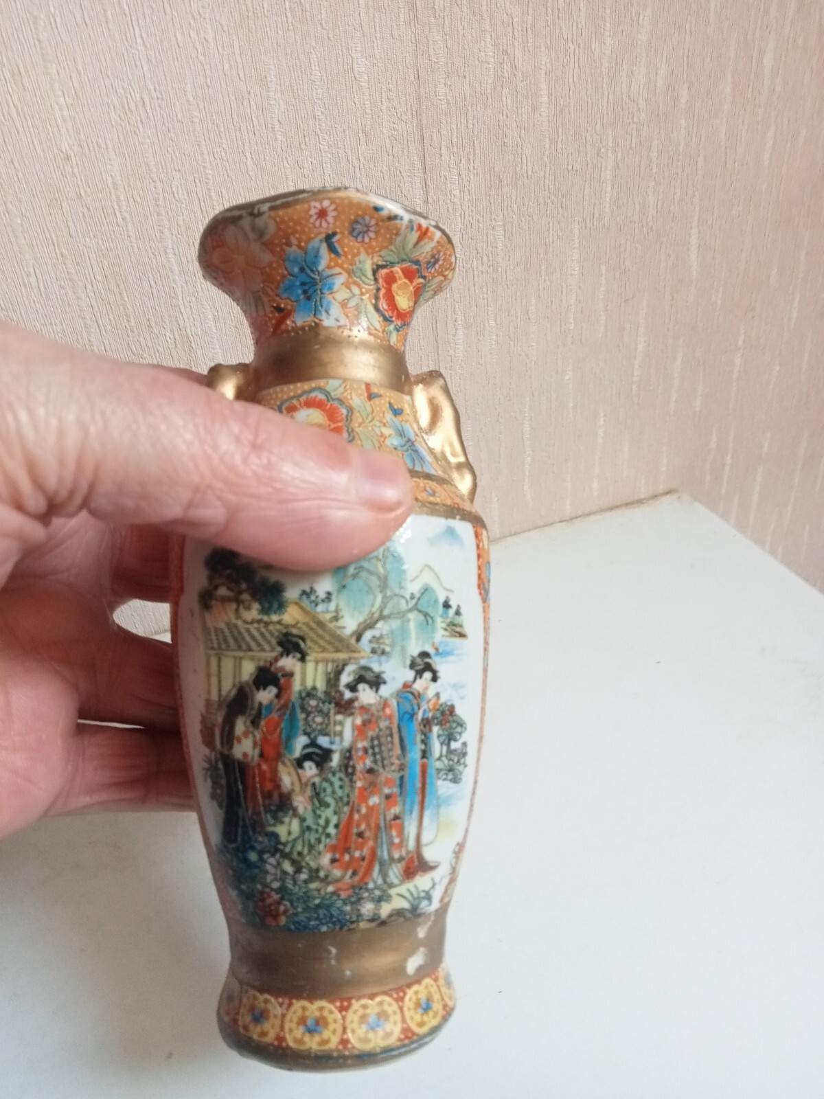 vase en porcelaine du japon XIXème hauteur 15,5 cm