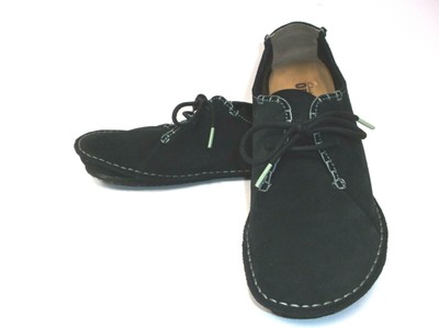dark blue clarks