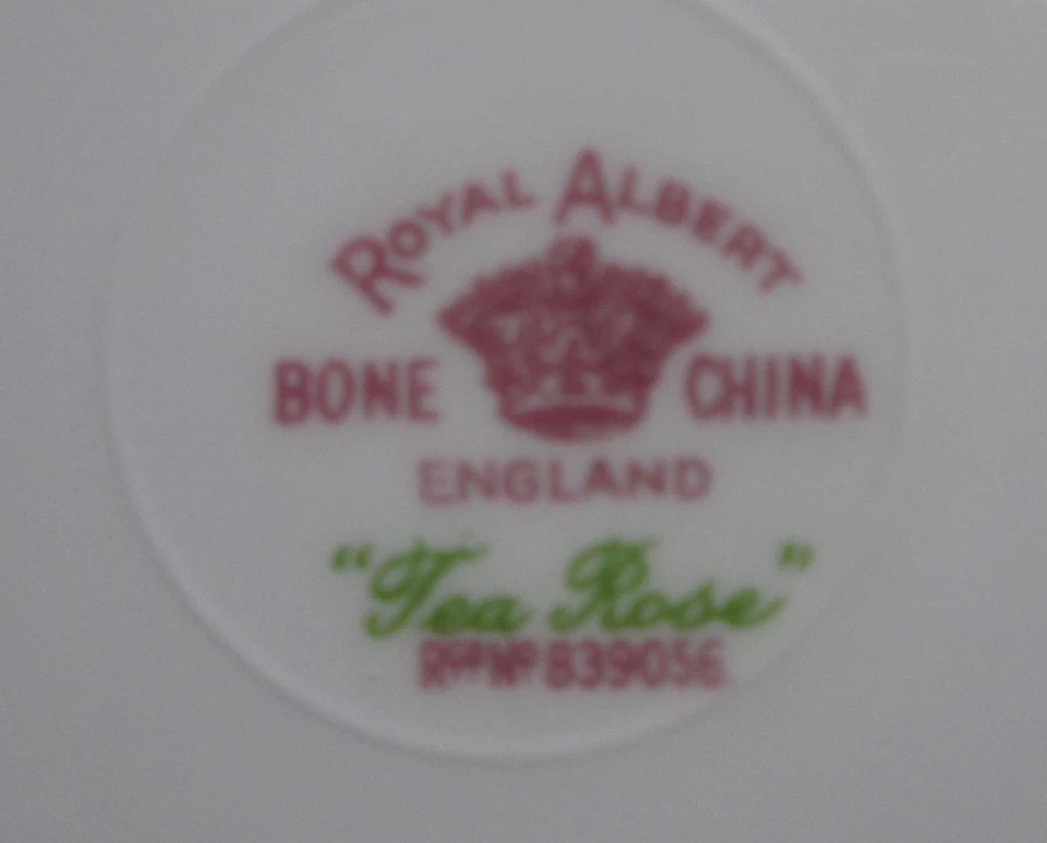 Plato de ensalada festoneado Royal Albert Tea Rose patrón amarillo # 85119 Foto 3 de 3