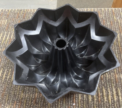 VINTAGE Nordic Ware Star Bundt Baking Pan Black Mold Made In USA