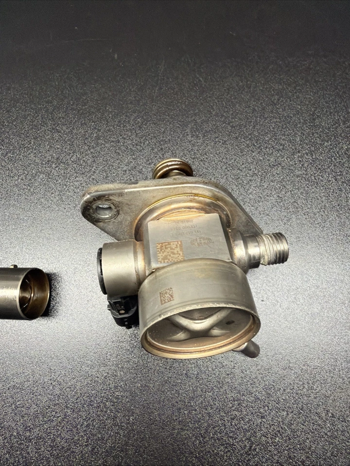 Bomba de combustible de alta presión Maserati QuattroPorte Ghibli 14-17 motor OEM HPFP Foto 2 de 4