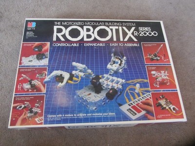 Milton Bradley Robotix R-2000 Modular Building System Set  99% Complete