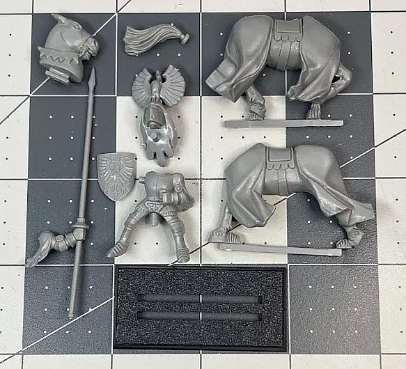 War of Sigmar - GW Surprises with Unreleased 2008 Bretonnian Hero in Metal with a ugly face
