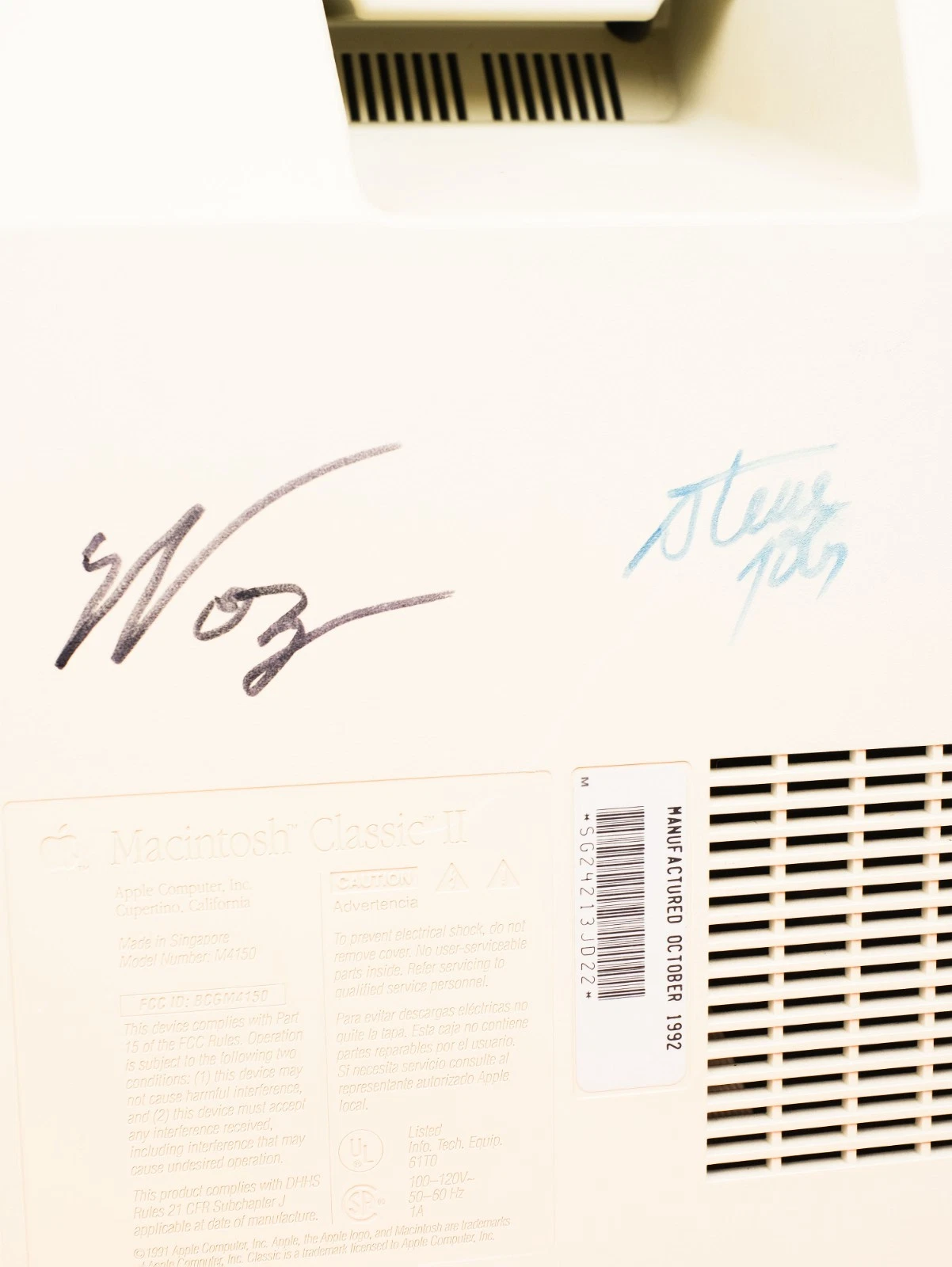 Additional photo for Macintosh Classic II – Signed by Steve Jobs & Steve Wozniak