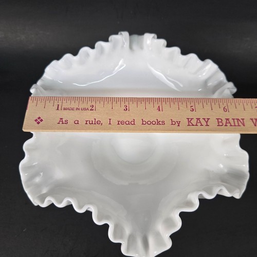Fenton Hobnail cuenco con patas de vidrio de leche con borde con volantes prensado decoración vintage EE. UU. - Imagen 5 de 8