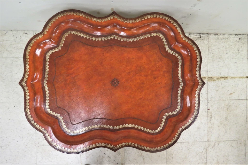 Antigua Mesa de Centro Bandeja Mayordomo Inglesa Envuelta en Cuero Estilo Regencia Foto 2 de 4