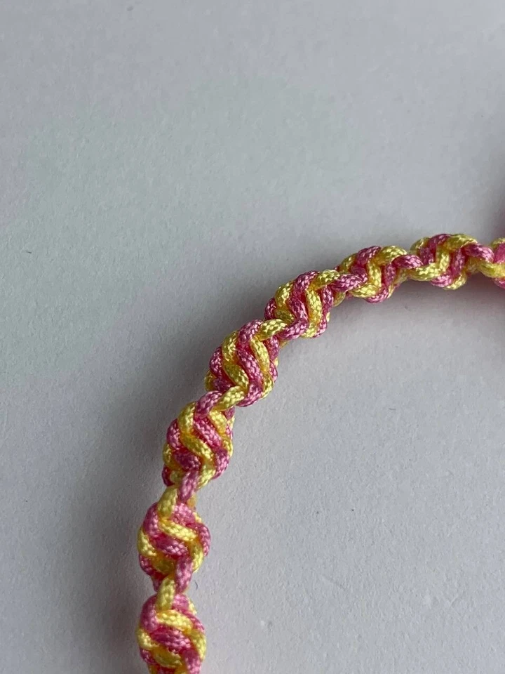 Pulsera estilo tela rosa oro Givenchy Foto 3 de 4