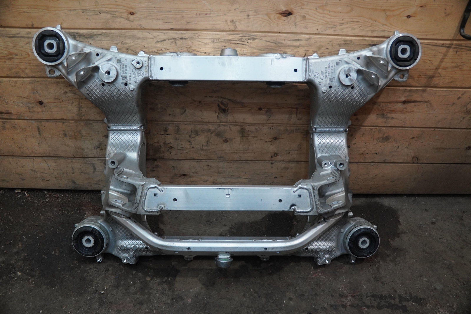 Rear Axle Carrier Subframe Cradle Crossmember Support 33306889433 