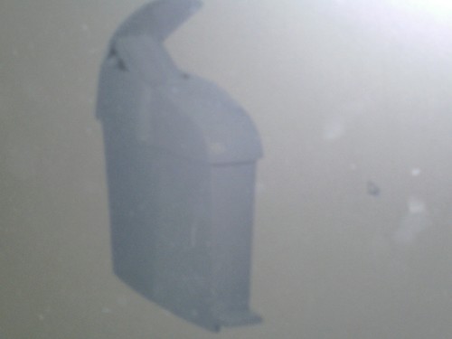 RUBBERMAID COMMERCIAL 3 GALLLON SANITORY WASTE BIN-WHITE - Picture 3 of 3