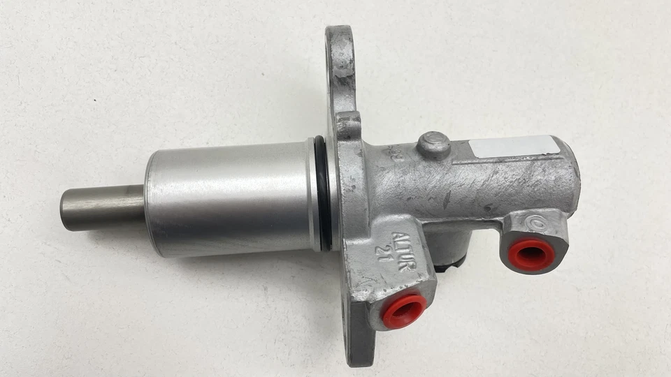 CILINDRO MAESTRO DE FRENO AUDI A6 RS4 RS6 S4 S6 OEM #4B3611021 Foto 3 de 4