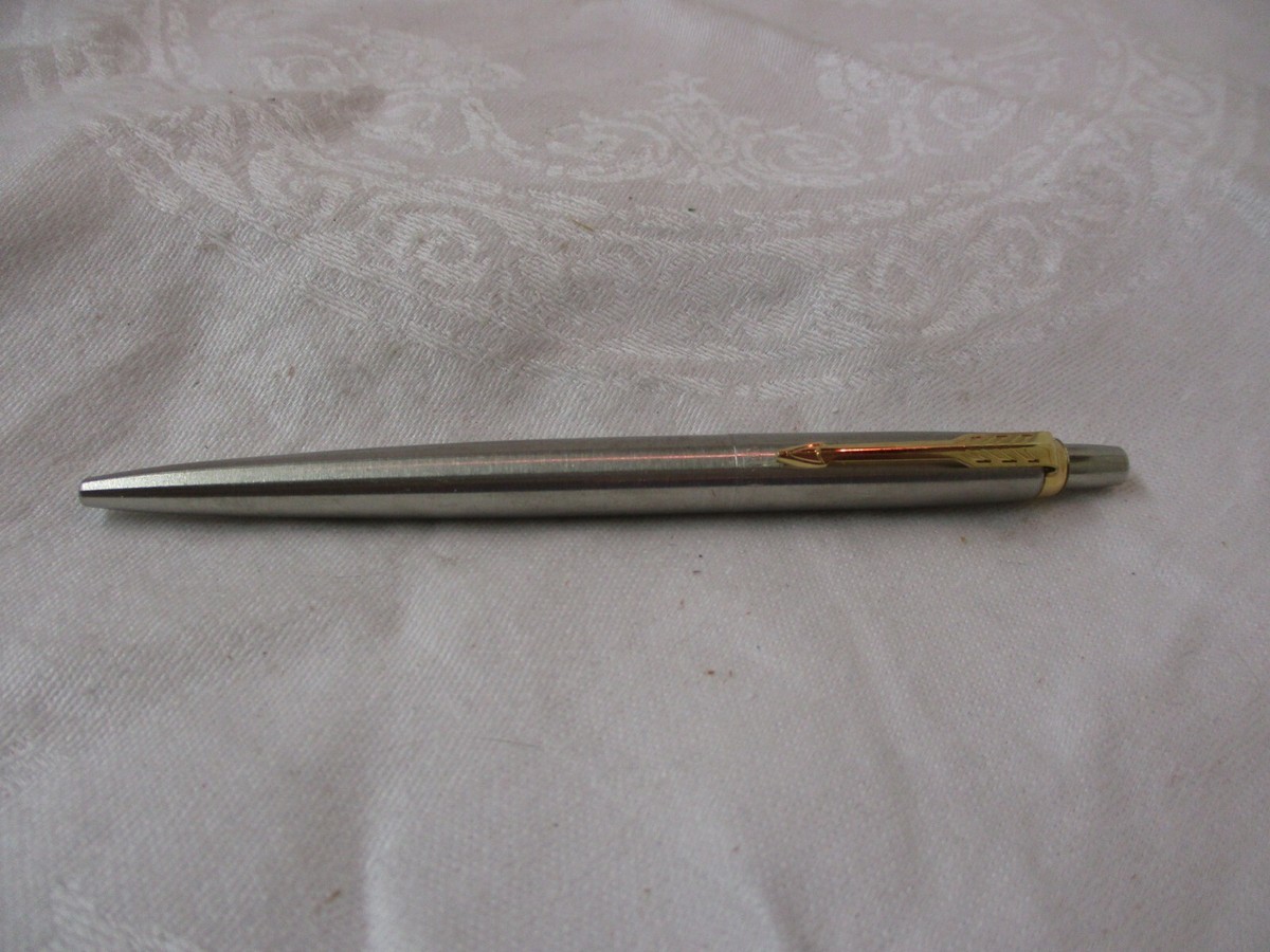Vintage France Parker IIE brushed Chrome Ballpoint Pen golden