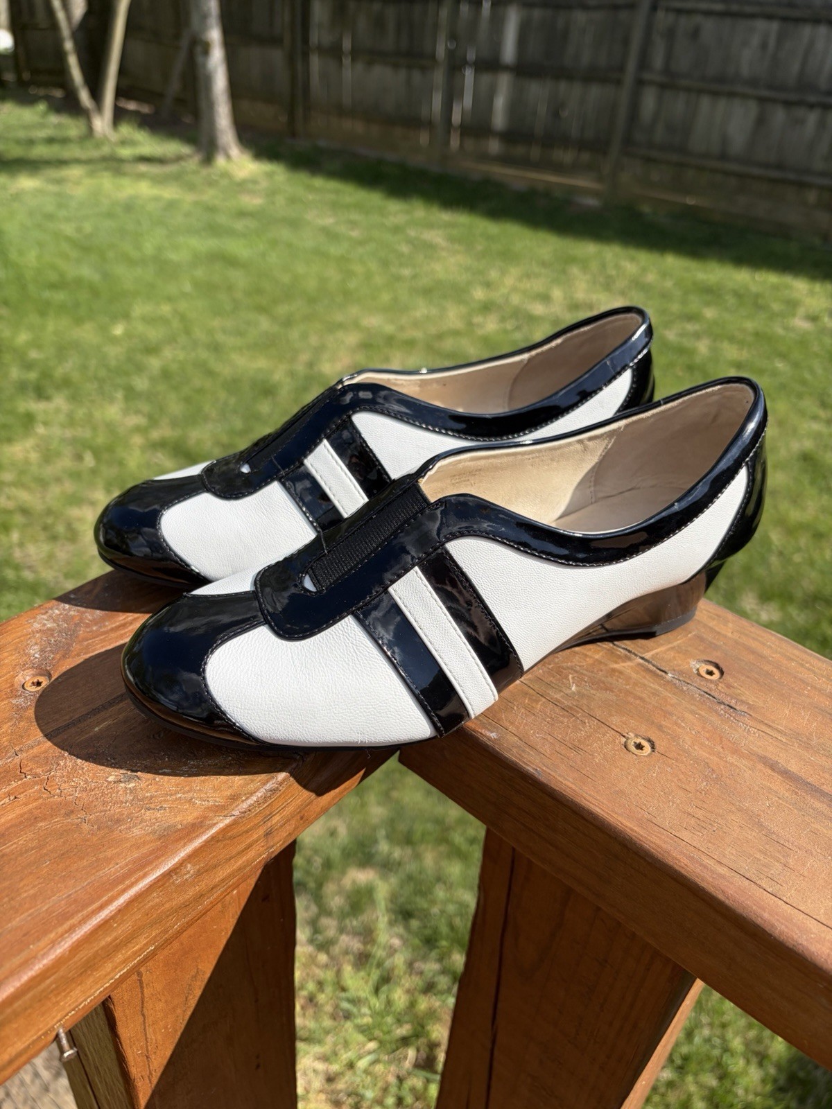 Taryn Rose Traveler Slip On Paislee Striped Wedge Black White Sneaker Size 7