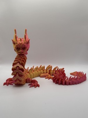 3D gedruckter großer chinesischer Drache aus verschiedenen Farben