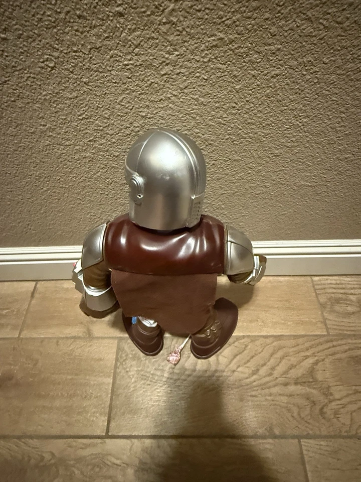 "Figura de acción Star Wars The Mandalorian Jumbo 24"" Mattel 2024 Disney grande" Foto 2 de 4