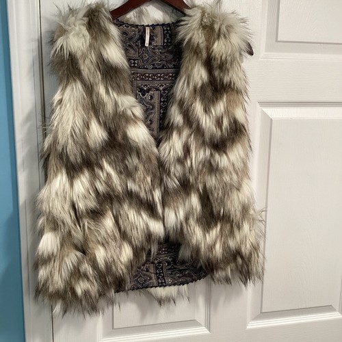 Free People Vest XS Faux Fur Ivory Brown Tan Shaggy Preppy Boho Reversable Cute - Picture 1 of 6
