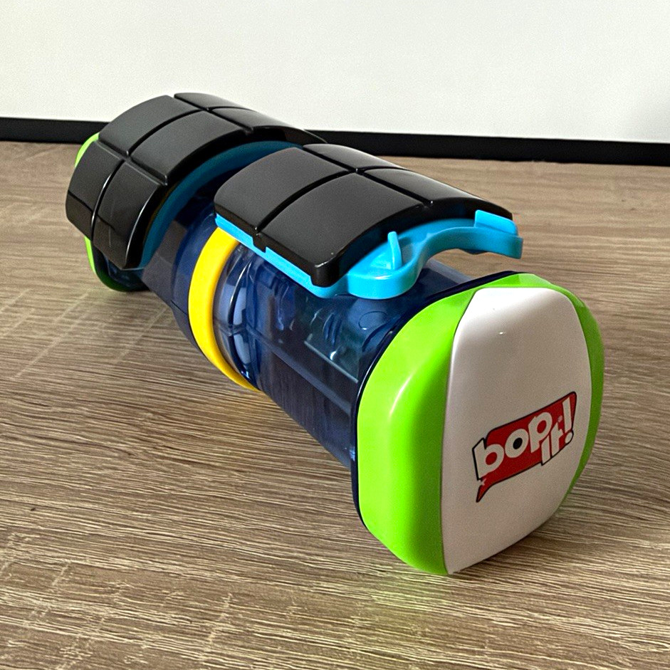 TETRIX Bop It! TETRIS elektronisches Handspielzeug Puzzle blau/grün