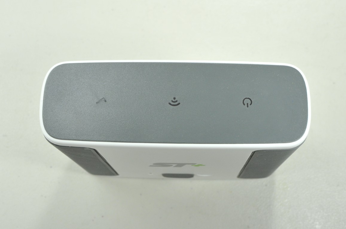 SkyGolf SkyTrak Plus + Golf Simulator 2023 Launch Monitor with Case  #206682