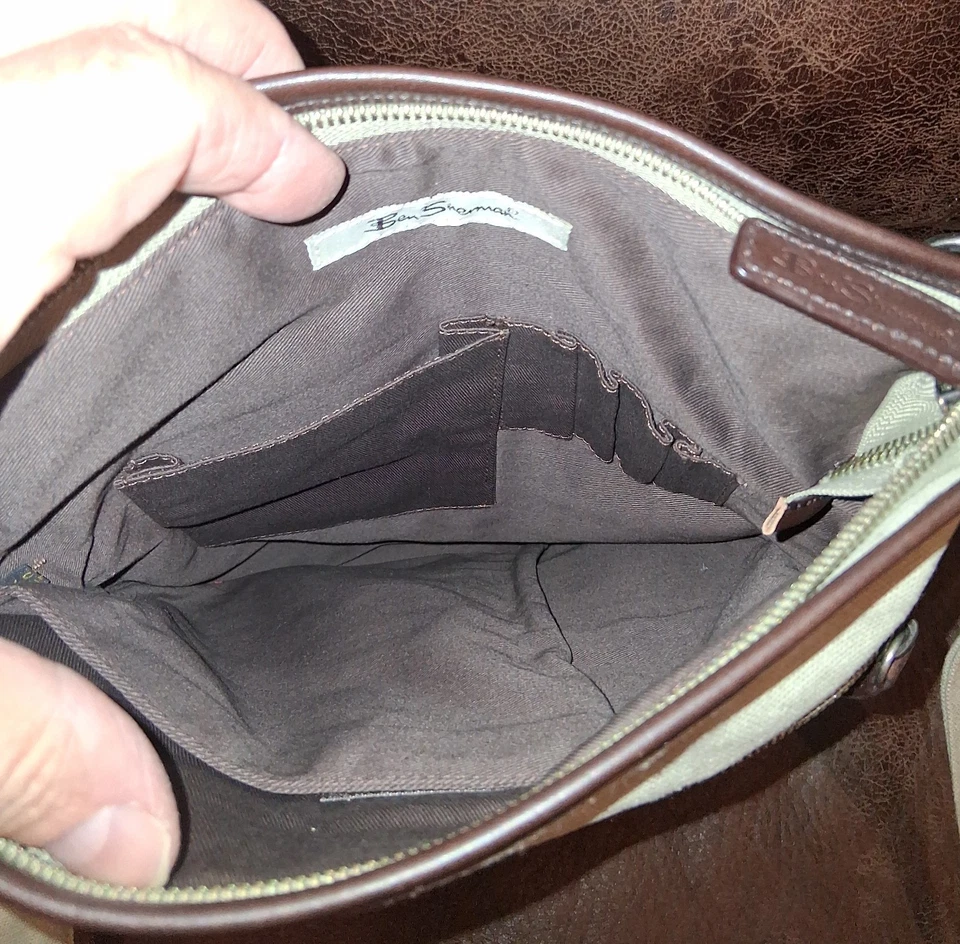 Bolso Mensajero Ben Sherman Mediano de Lona con Bolsillos y Correa N.W.O.T. Tostado/marrón Foto 2 de 4