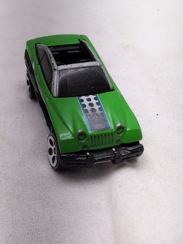 2000 Hot Wheels Green Jeepster 1/64 Diecast Jeep 5 Dot Wheels