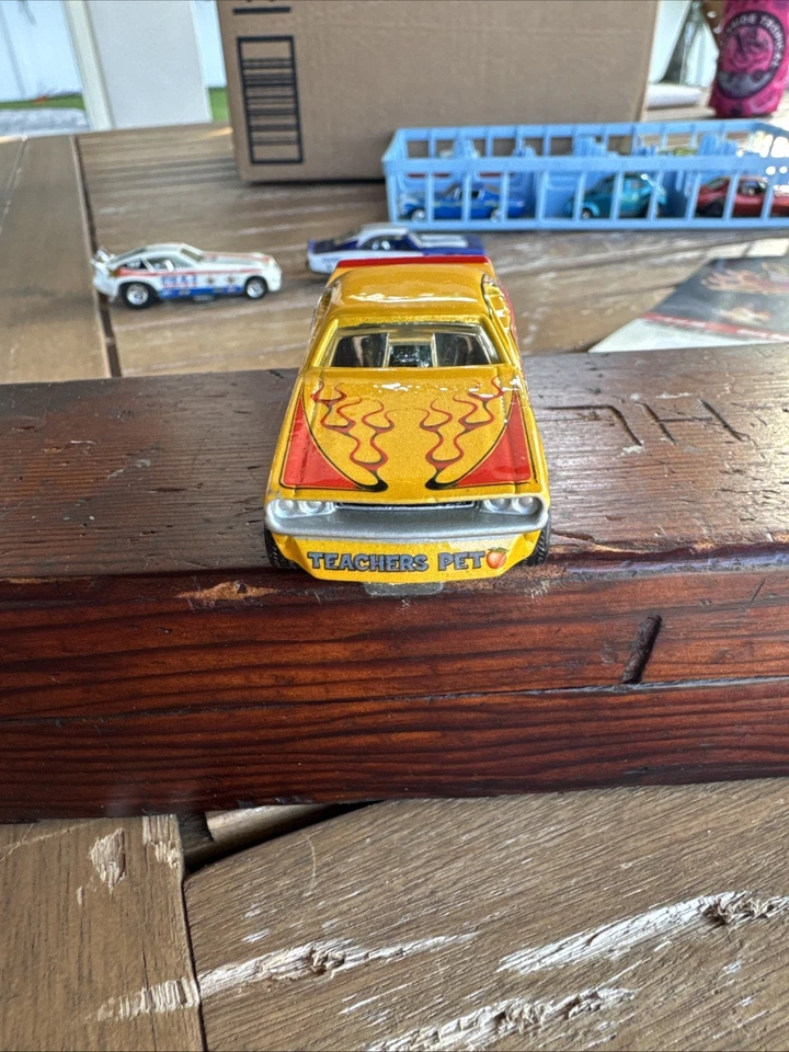 Hot Wheels Teachers Pet Challenger Demon - CASI COMO NUEVO - Jinetes reales de colección Foto 2 de 4