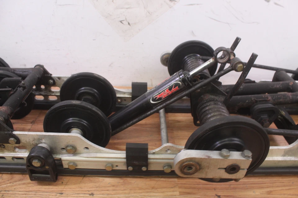 Arctic Cat Mountain Cat 570 2002 suspensión trasera patín 136" con amortiguadores Foto 4 de 4