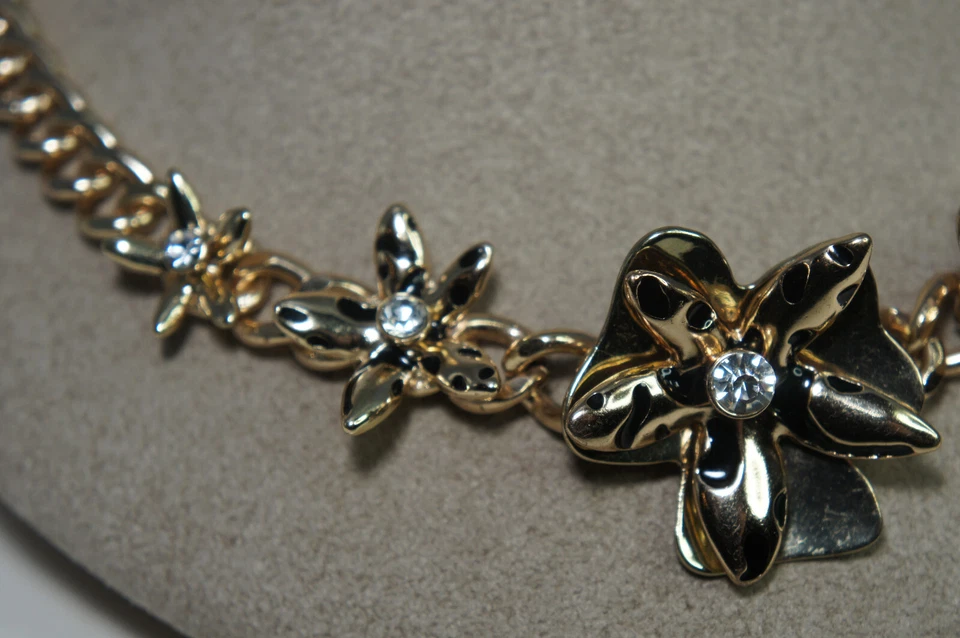 GUESS Gold Tone Curb Chain Black Enamel Flower Statement Necklace 18" + 2" Extra - Image 4 of 4