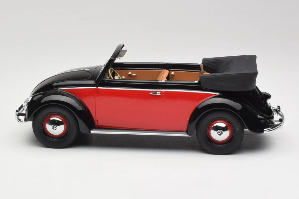107054132 VW Volkswagen Beetle Convertible Black & Red Minichamps 1/18 - Immagine 3 di 4