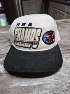 Vintage 90s Chicago Bulls 6 time NBA Champs Starter Basketball SnapBack Hat