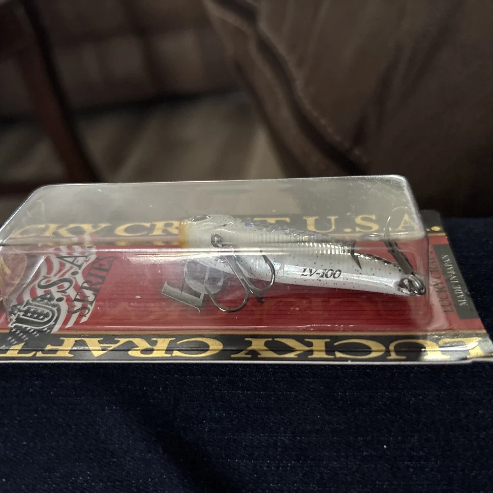 Lucky Craft LV-100 S/Sinking Depth 4' 2-1/2" 7/16oz "Wide Forehead" Fast Wiggles - Image 2 of 4