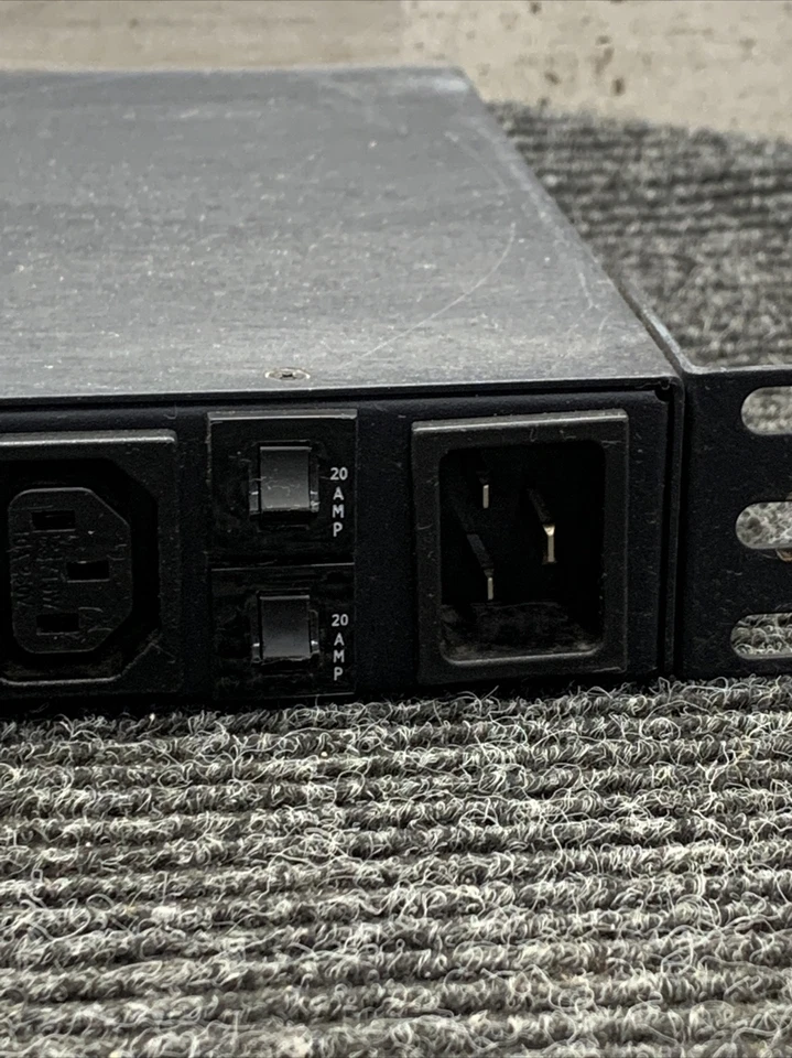 Unidad de control de alimentación PDU de 10 puertos usada Avocent Cyclades PM10i-20A rack Foto 2 de 4