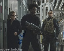 Echo Kellum Arrow Autographed Signed 8x10 Photo COA 