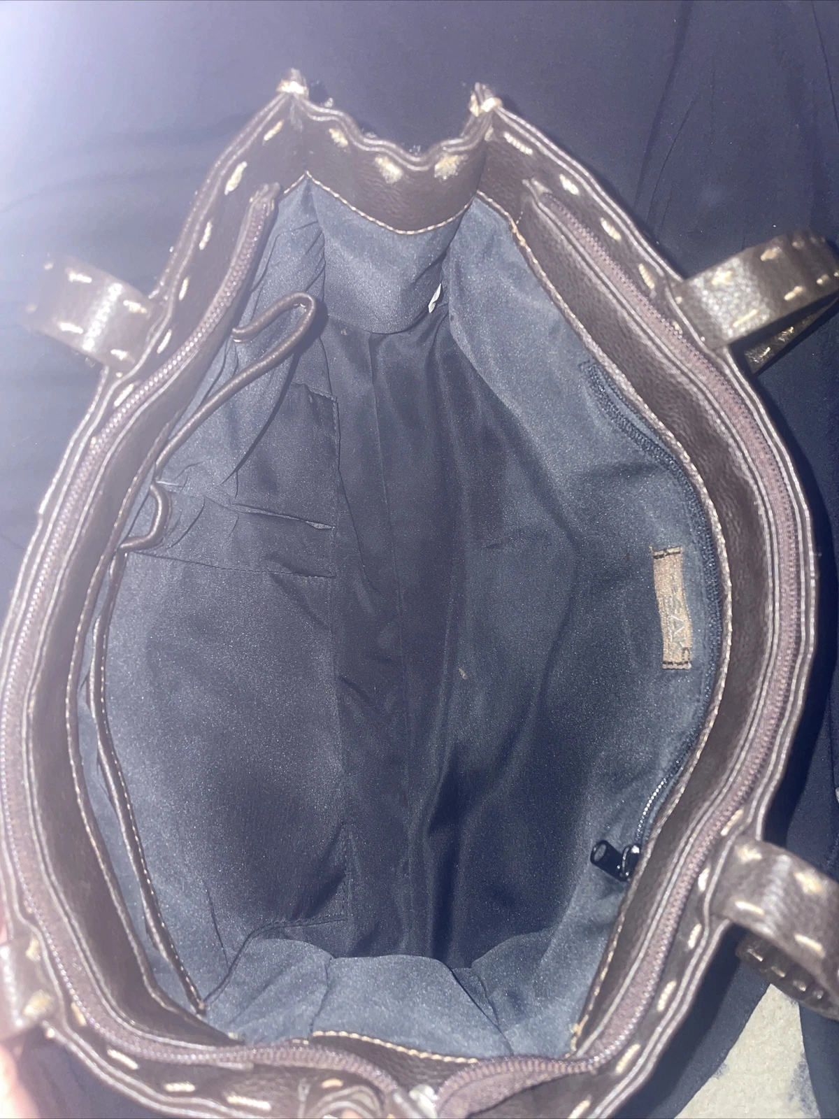 Borsa a tracolla The Sak Elliott Lucca in pelle marrone con cuciture abbronzate