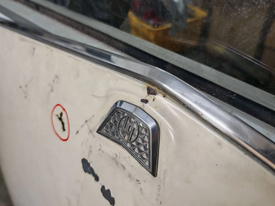 CAPÓ DELANTERO MAZDA 1300 FA3TS USADO GENUINO Foto 2 de 4