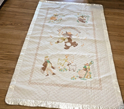 Vtg White Cotton Baby Blanket Quilt Satin Trim NURSERY RHYMES Lamb Cat Fiddle 
