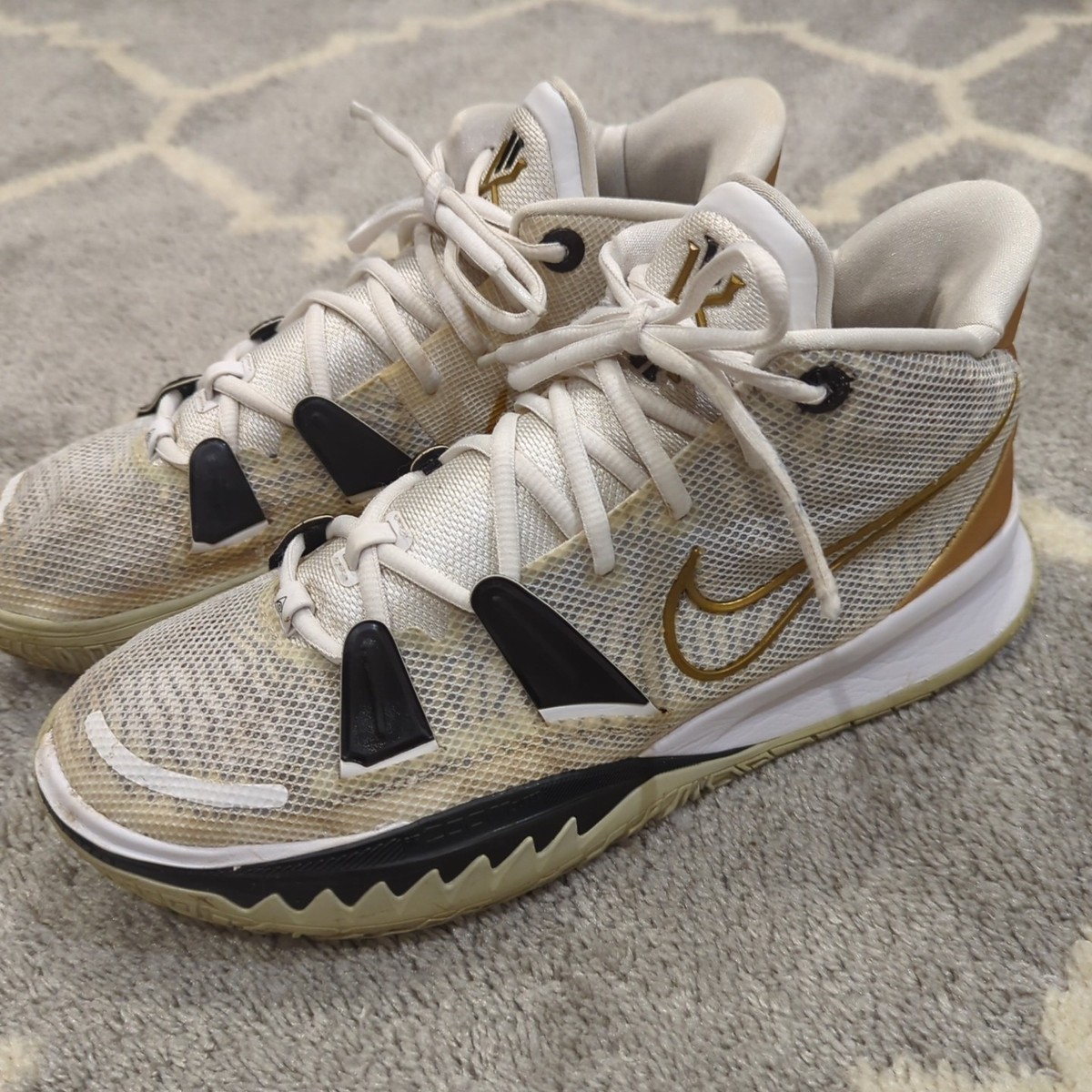 nike kyrie running shoes