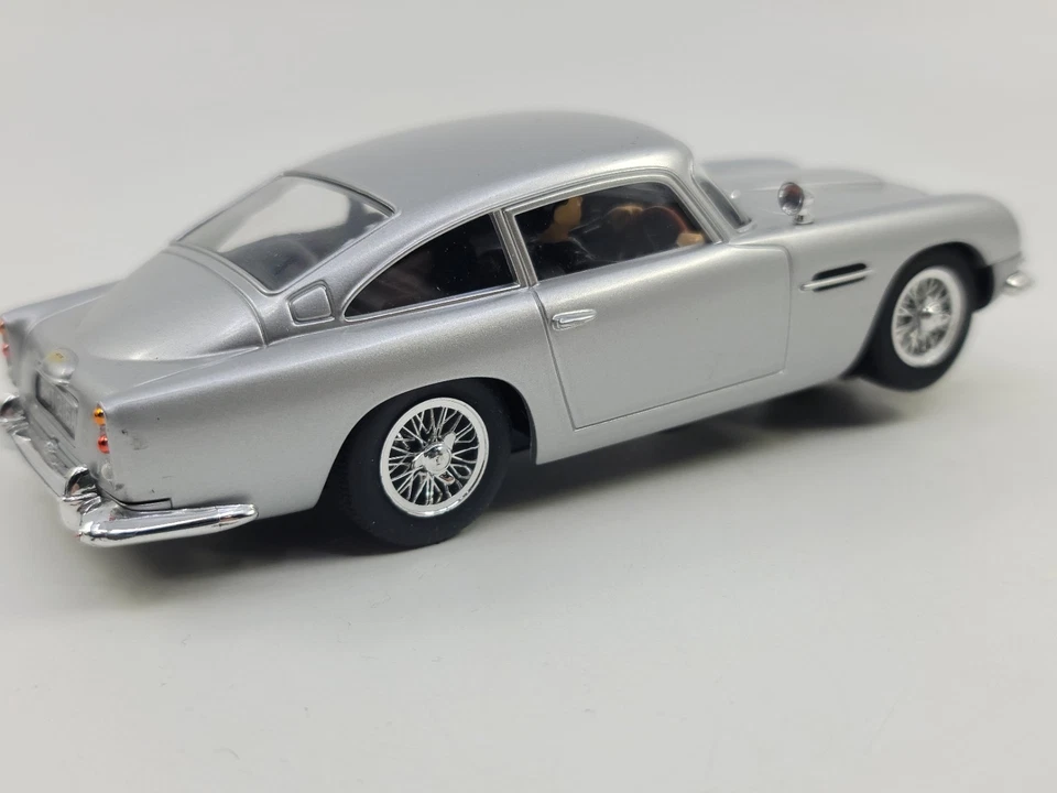 Carrera Evolution Goldfinger James Bond 007 Aston Martin DB5 1:32 Slot Car - Image 2 of 4